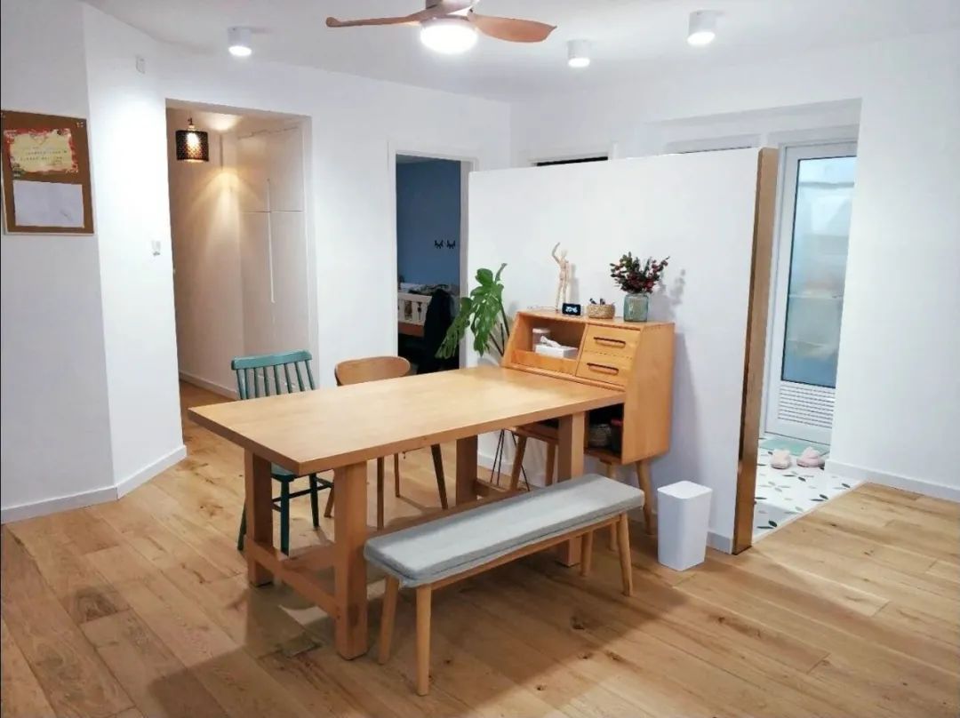 餐厅摆实木餐桌椅，用餐氛围精致情趣，生活过得有仪式！